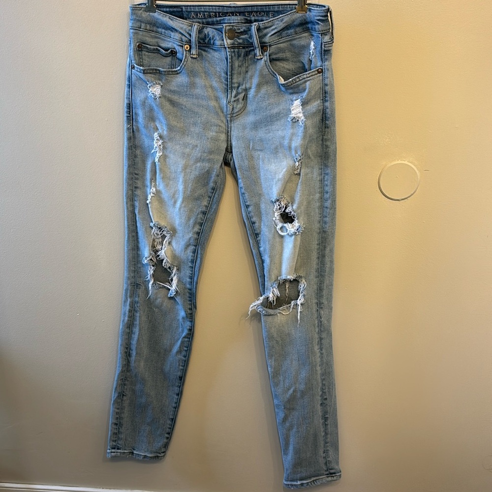 Lightly worn American Eagle jeans.